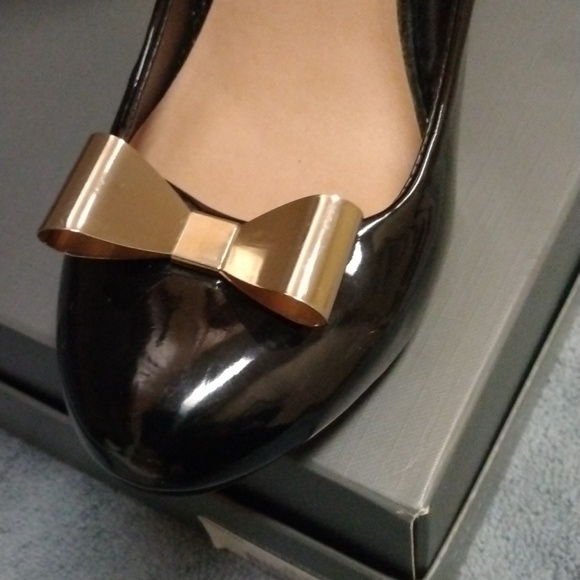 LC Lauren Conrad Patent Leather, metal Bow Heels, size 9 - Picture 6 of 7